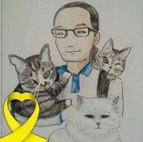 이용철 대표와 고양이 삼남매. 이용철 대표도 3묘 집사다. 흰둥이는 라카디마, 한 눈이 없는 아이는 헤라, 통통한 아이는 토르다. 라카디마는 보츠와나 오카방고 언어로 ‘하늘에서 내려온 한 줄기 빛’이라는 뜻으로 아름다운 표범의 이름이다.