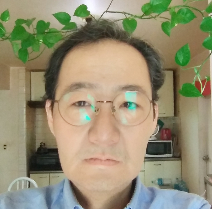 이용철 '길고양이 친구들' 커뮤니티 대표/ 전 '한국고양이보호협회' 대표. 그는 연구원으로 근무하던 직장의 화재로 쉬게 되면서 고양이에게 관심을 갖게 됐다.