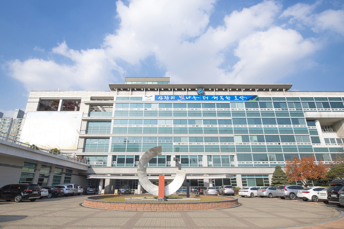 오산시(시장 곽상욱)는 9월 정기분 재산세 총 7만 2천271건 359억 원을 부과하고 기일 내에 자진납부 하도록 홍보에 나섰다. 사진은 오산시청사 모습이다.