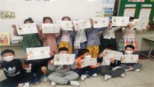 성호초등학교는 가족과 함께하는 흡연예방 및 코로나19 극복 슬로건 공모전에 22가족이 참여해 그중 ‘코로나19는 마스크로, 담배는 양심으로 막아요’ 슬로건이 최우수상을 수상했다.