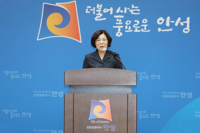 김보라 안성시장이 14일 윤석열 대통령 탄핵소추안 국회 본회의 통과 관련 "국민을 이길 수 있는 권력은 절대 존재하지 않는다는 사실을 다시 한 번 보여준 결과"라고 입장을 밝혔다. 