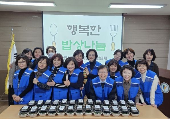 광명시 하안3동 지역사회보장협의체는 지난 5일 동 특성화 사업으로 ‘취약계층을 위한 밥상나눔’ 행사를 진행했다.
