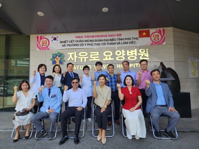 자유로요양병원과 베트남 푸토성, 푸토의료전문대학교와 업무협약 단체 기념사진