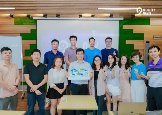 SotaTek의 창립 9주년 기념식 - 대표이사 Tyler Luu 및 임직원 대표