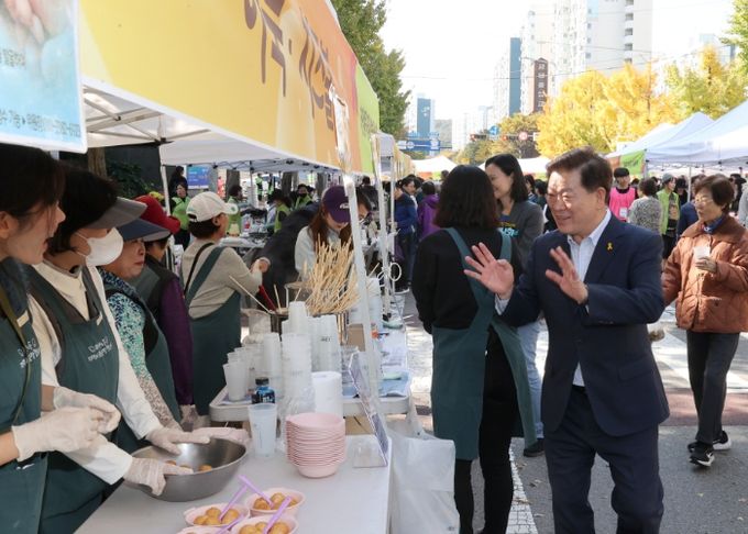 광명시 하안4동 축제추진위원회는 지난 2일 하담길(하안9·10단지 사잇길)에서 ‘2024년 제4회 하담길 마을축제’를 성황리에 개최했다.