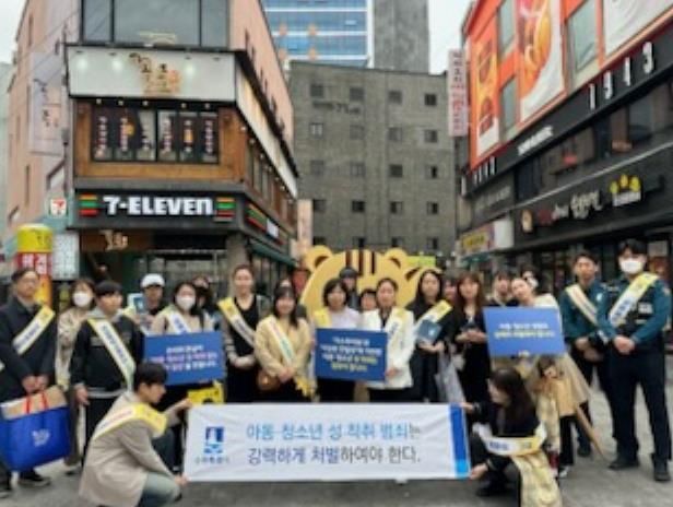 캠페인 참가자들이 함께하고 있다