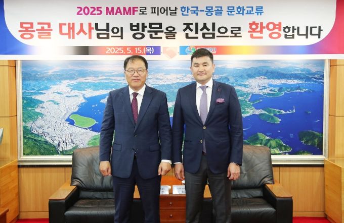 왼쪽부터 장금용 창원특례시장 권한대행, 수헤 수흐볼드 주한 몽골대사
