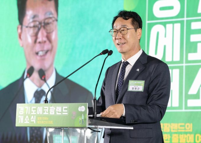 정명근 화성특례시장이 에코팜랜드 개소식에서 축사를 하고 있다