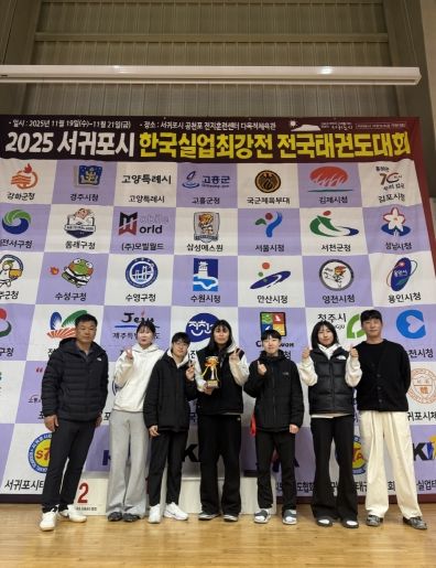 좌측부터 감독 천병열 – 선수 황선미 – 선수 김경란(개인전 3위) – 선수 정수진(개인전 1위) - 선수 박예온 – 선수 재지은 – 코치 서동욱