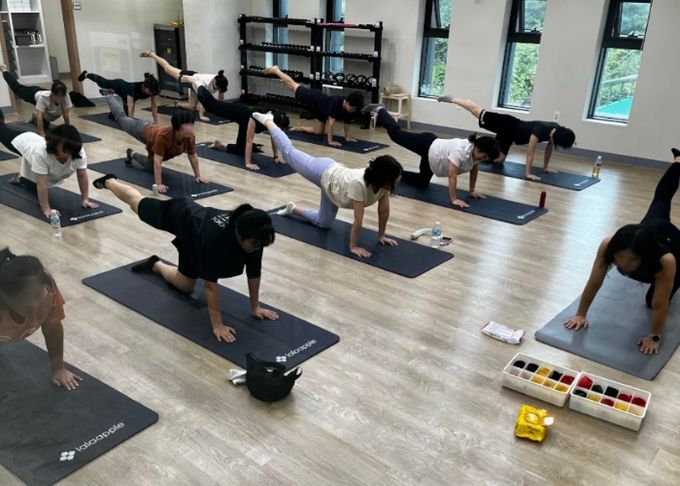 지난 27일 소하건강생활지원센터에서 '건강채움 운동교실' 교육이 진행되고 있다.