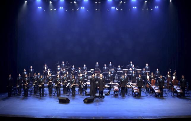 안산시립국악단이 4일 안산문화예술의전당 해돋이극장에서 제69회 정기연주회 '월드 오케스트라 Ⅶ'를 진행하고 있다.