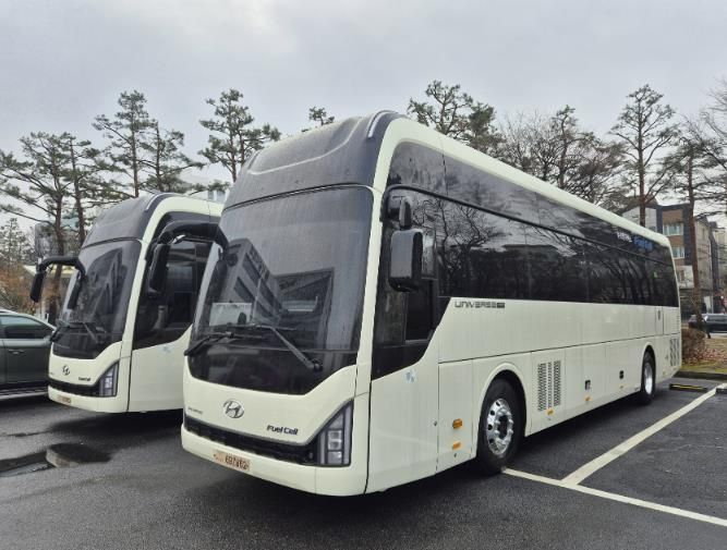 성남시가 새로 도입한 공무용 수소전기버스 차량 모습