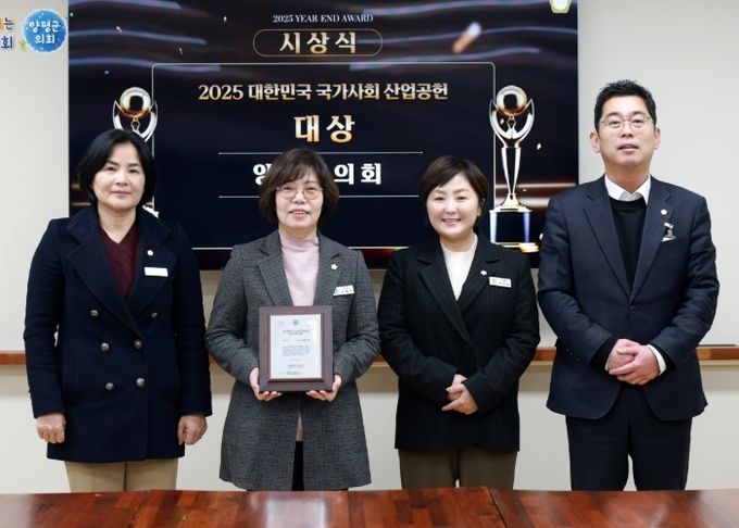 2025년 대한민국 국가사회산업공헌 “대상” 수상 기념사진