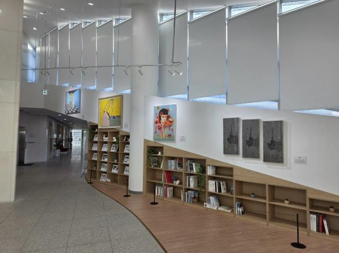 도서관 내 양평군립미술관 소장 작품 전시