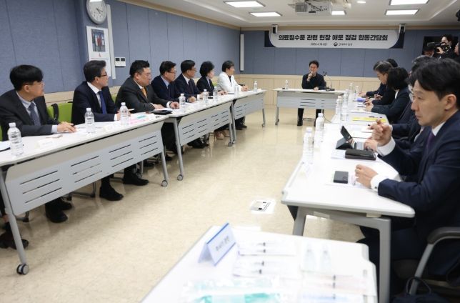 김민석 국무총리가 10일 영등포구 한강성심병원에서 열린 의료필수품 관련 현장 애로 점검 합동간담회에서 발언을 하고 있다.(국무조정실)